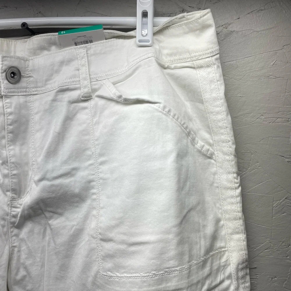 Time and Tru White Cargo Capri Pants - Picture 4 of 14